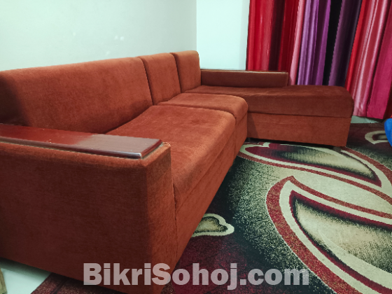 জরুরিভাবে একটি এল সোফা বিক্রি হবে আর্জেন্ট